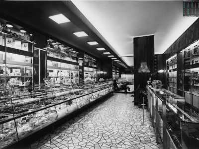 Fu lui, nel 1944, ad avere l�idea di aprire al piano terra del palazzo di famiglia di via Piccinni 195 il bar Aida (Azienda italiana dolciumi e affini), l� dove dieci anni dopo diede il via alla produzione della famosa merendina